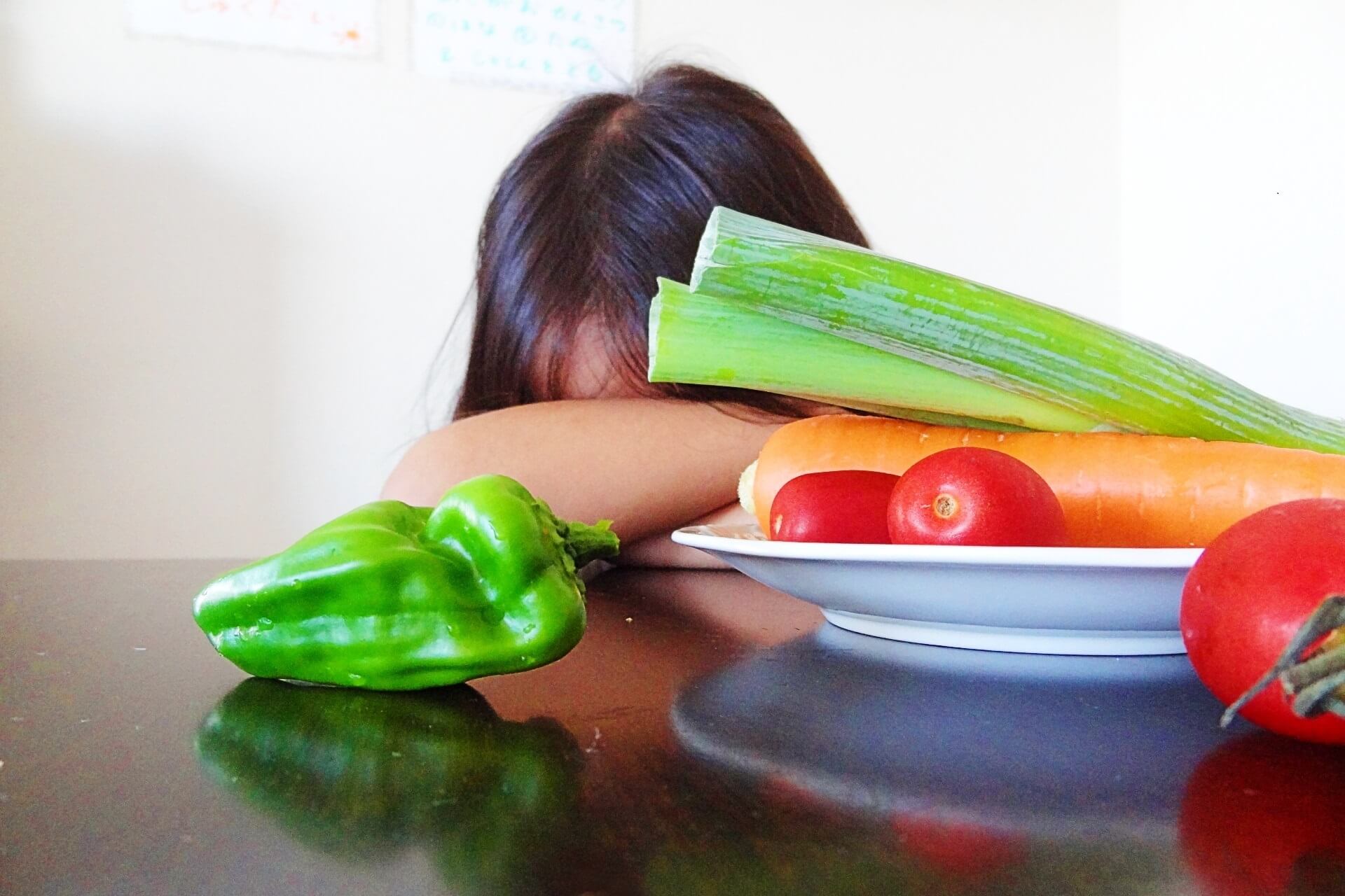 野菜を嫌がる子供